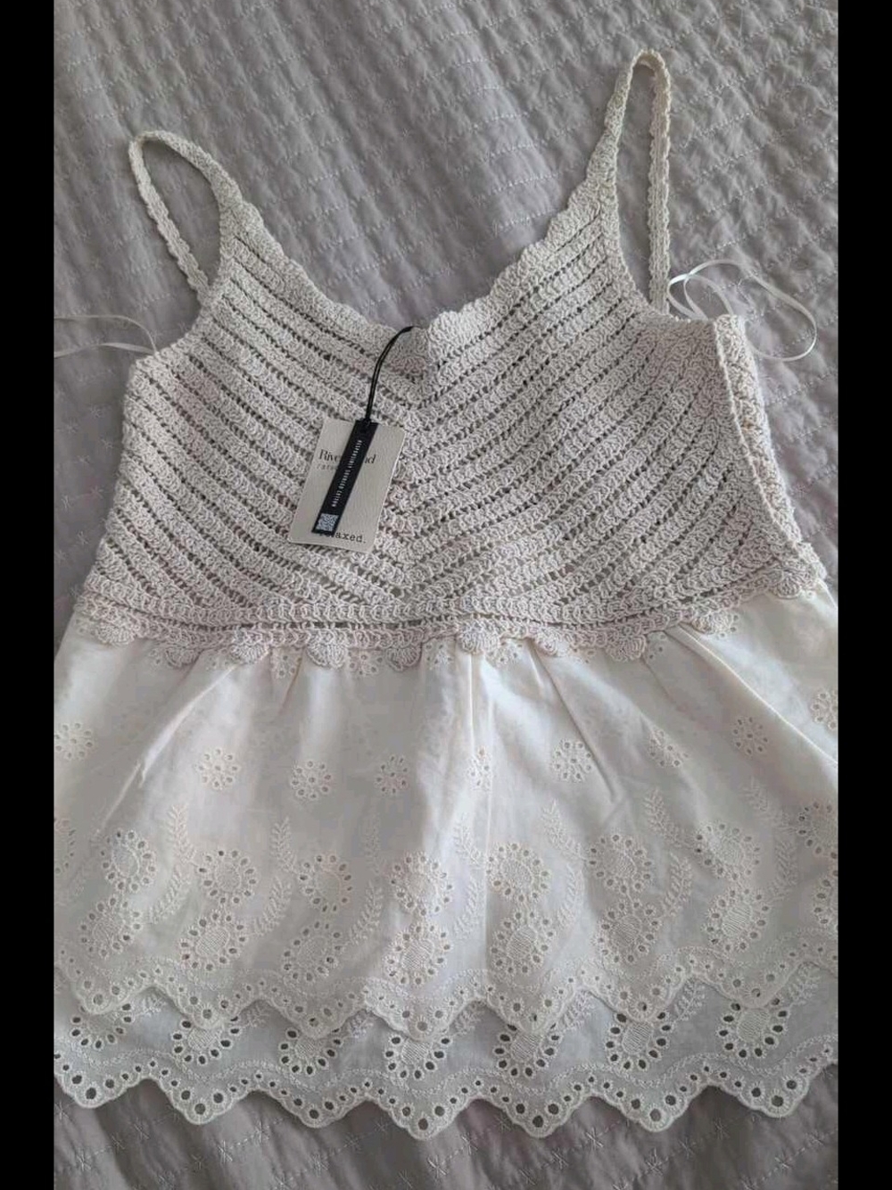 Sleeveless Crochet Lace Eyelet Tank Top - White